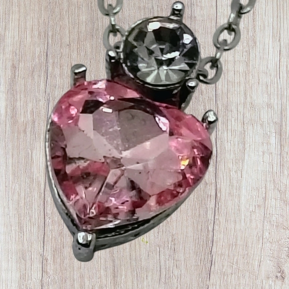 Elegant Pink Heart Pendant Necklace - Picture 5 of 8